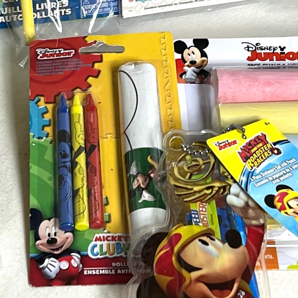 MICKEY MOUSE ARTS & CRAFTS GIFT SET - Picture 6 of 14
